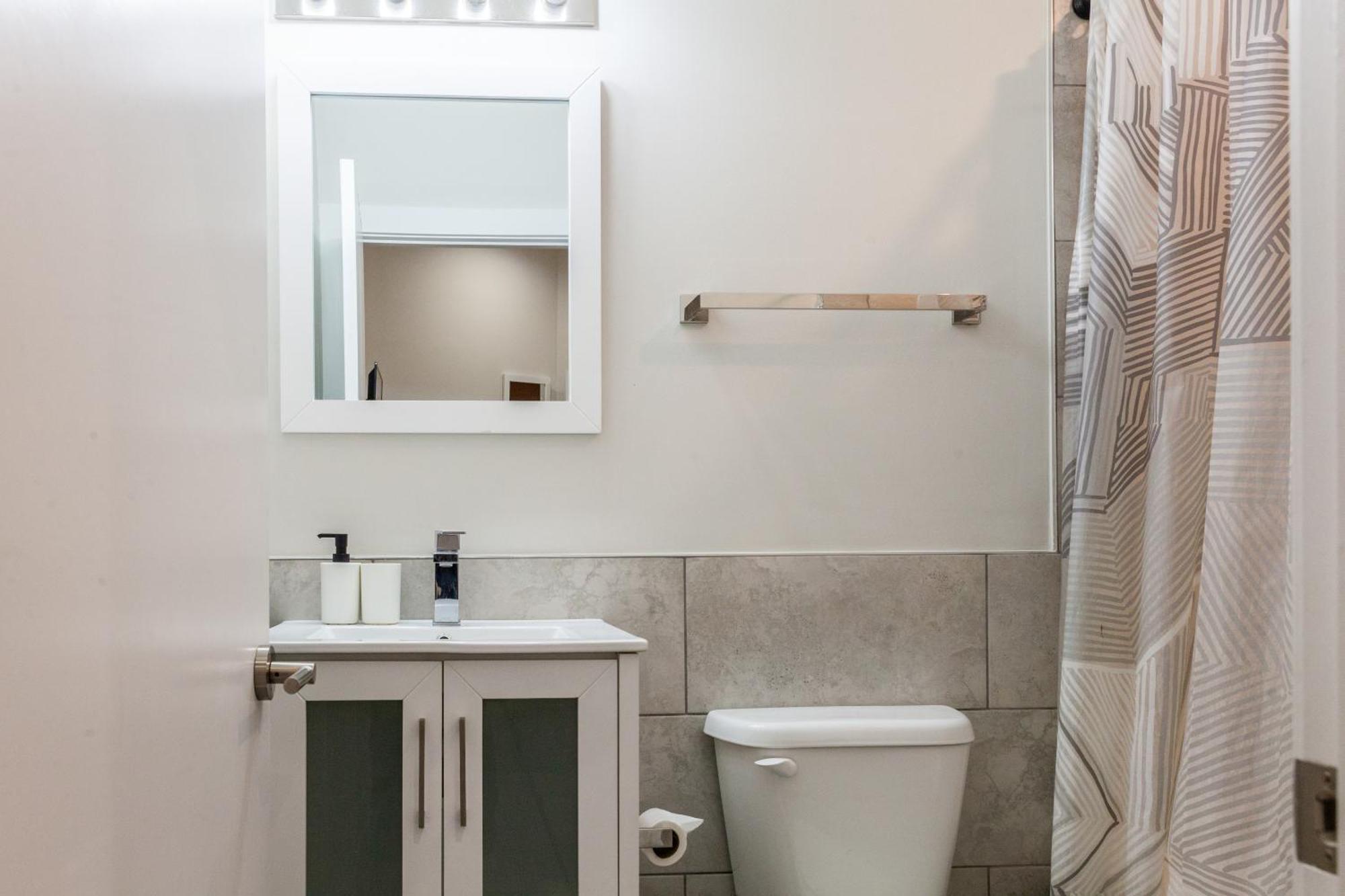 Comfy 3bed3bath,wkingbeds,sleeps8 Philadelphia