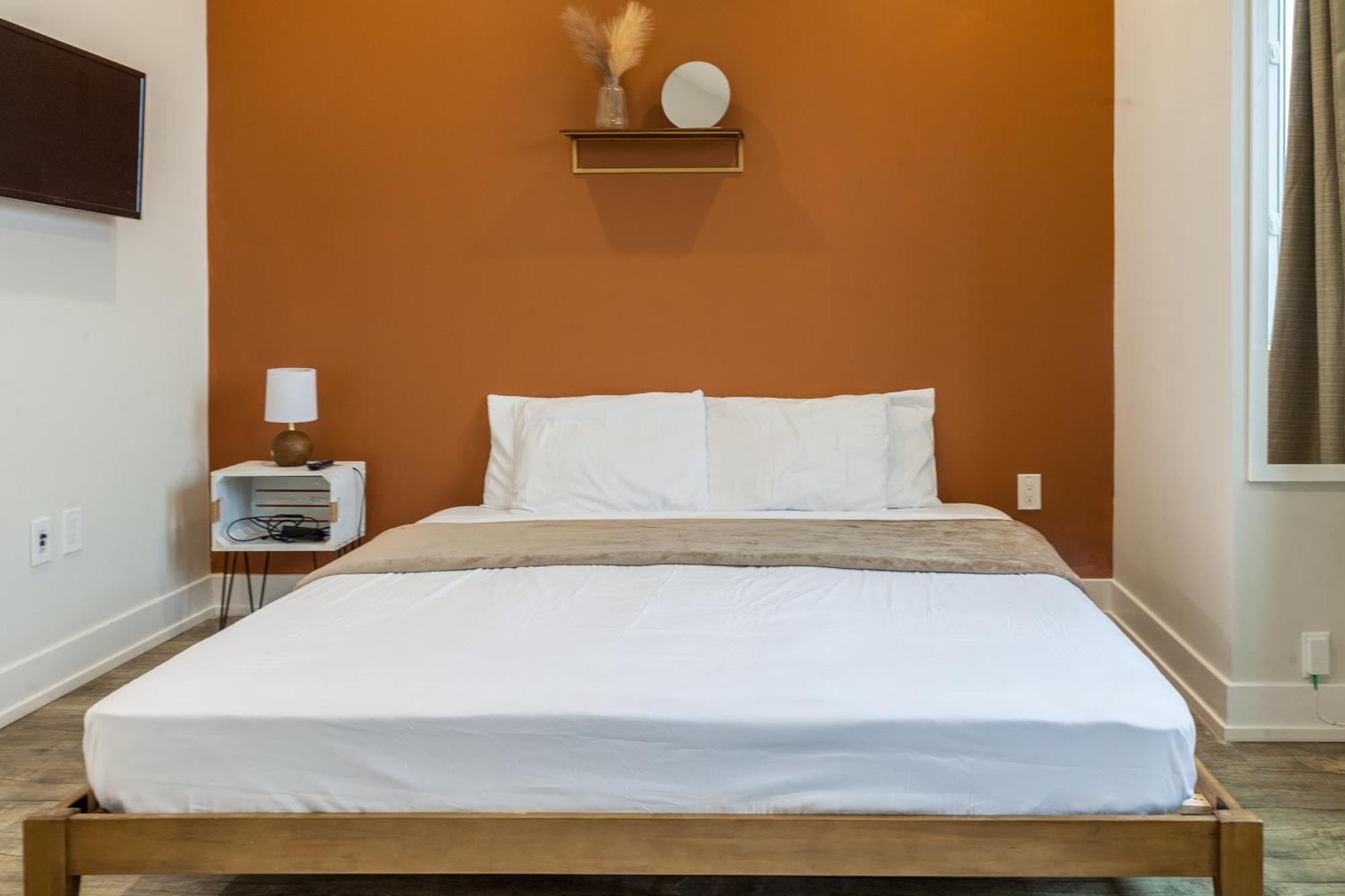 Apartment Comfy 3bed3bath,wkingbeds,sleeps8