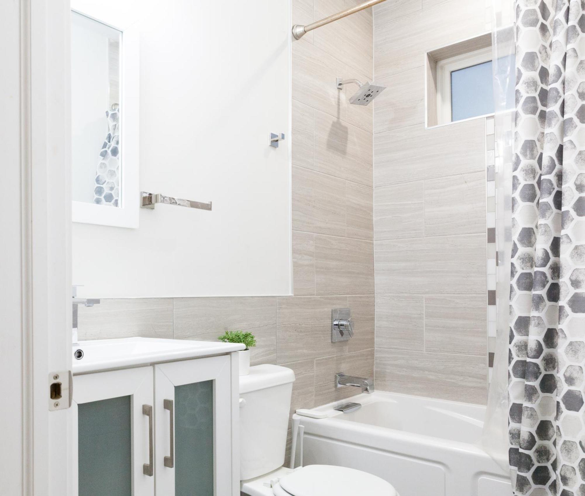 Comfy 3bed3bath,wkingbeds,sleeps8 * Philadelphia